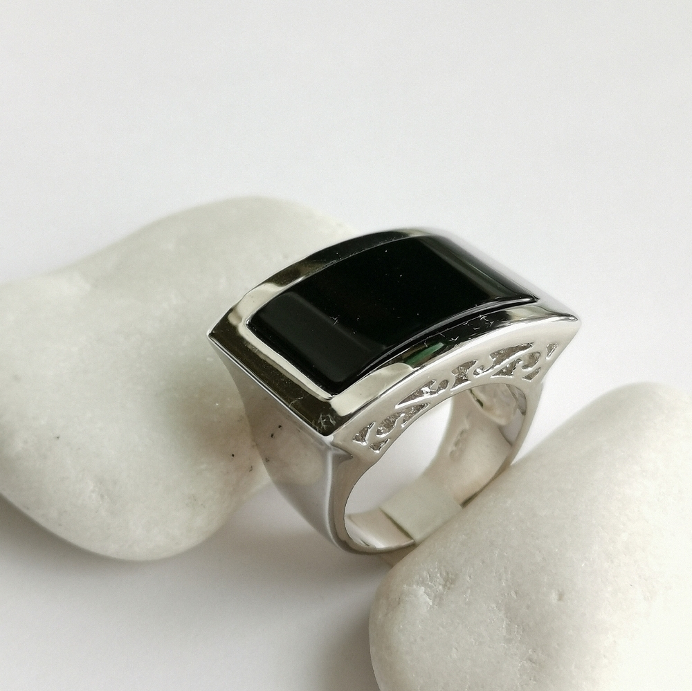 HOST PICK!! Silver rectangular Onyx Ring NWT